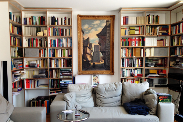 Abb. Bücherregal in Verbundplatten